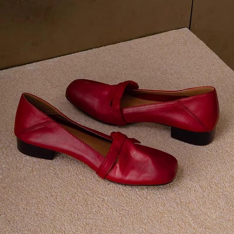 

Водный шампунь ретро низкий каблук маленькие кожаные туфли женские 2025 новые квадратный носок мелкий вырез одинарные туфли французские туфли бабушки осенние легкие 35