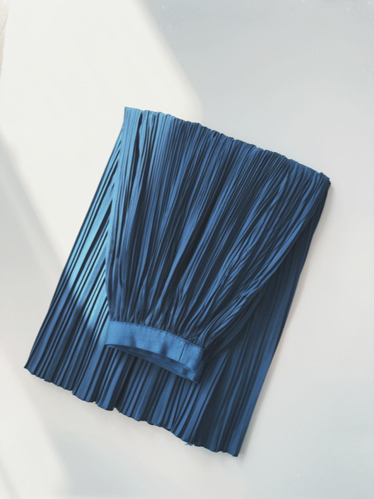 

Spring/Summer 2024 Korean High-End Toothpick Pleat Midi Skirt - New Elegant High Waist Design One Size темно-синього кольору