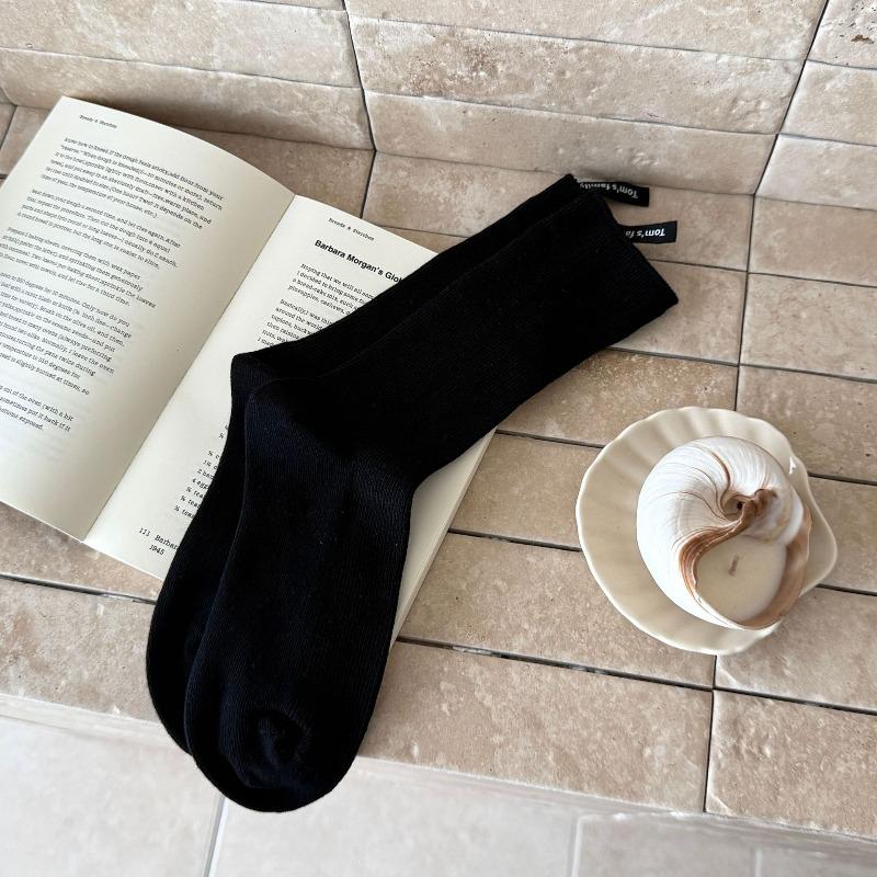 

Женские осенние новые однотонные универсальные носки-гольфы с пяткой, надписью и тканевой биркой 1 pair чёрный