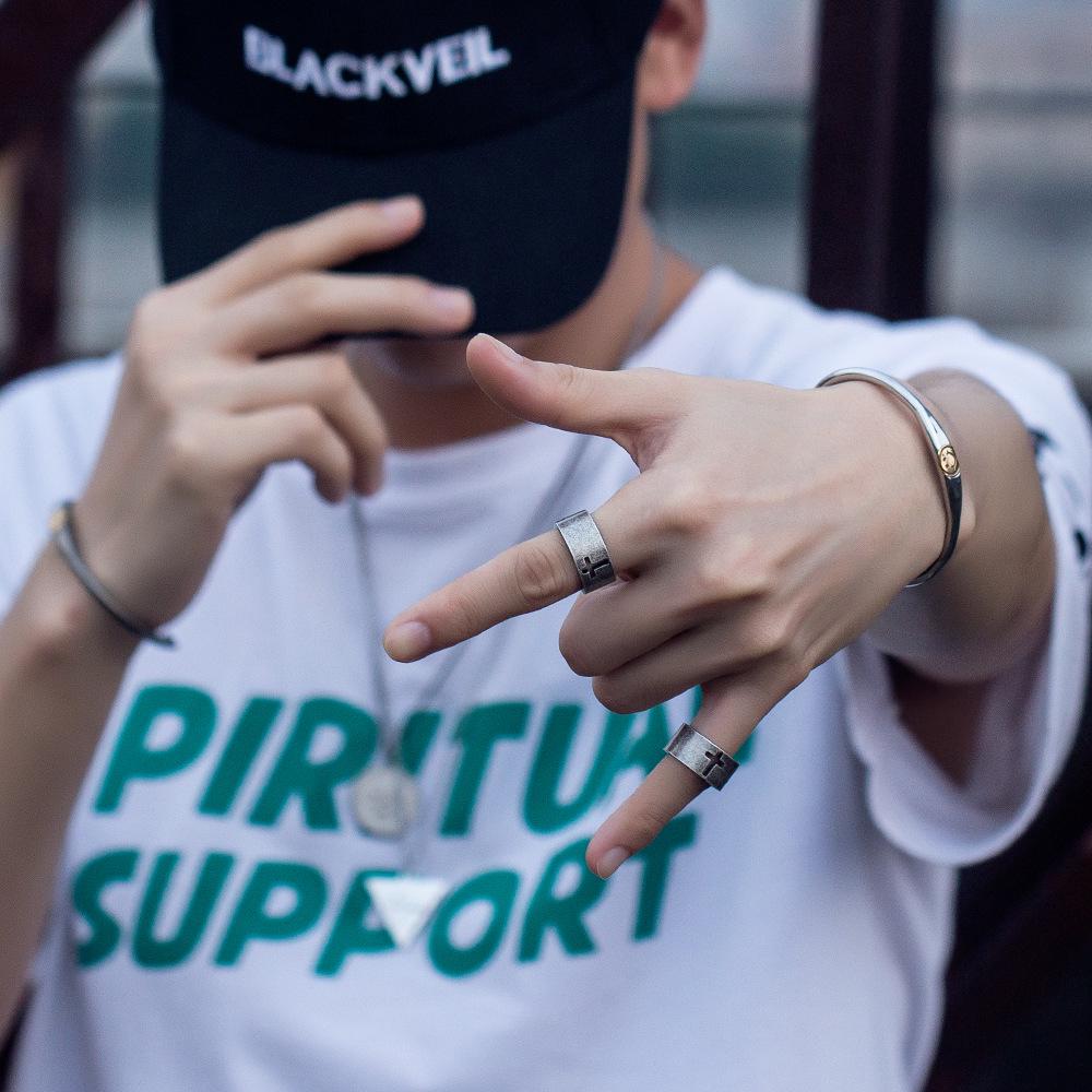 

Unisex Retro Hollow Cross Titanium Steel Ring - Trendy European & American Design for Couples Size 6 античний срібного кольору