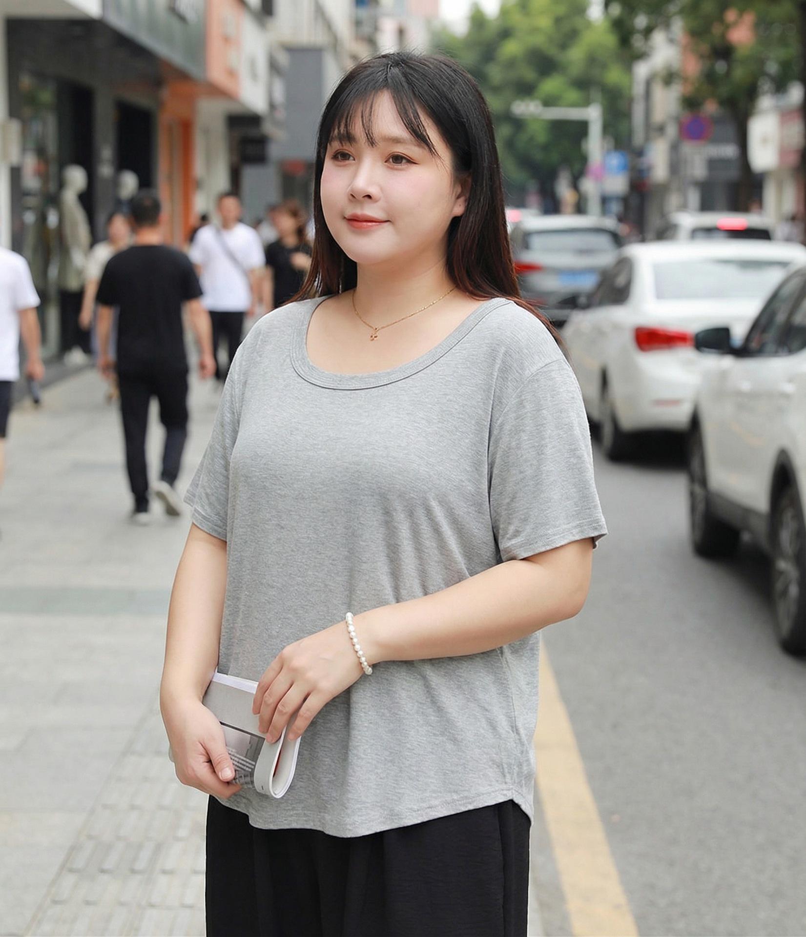 

Plus Size Women s U-Neck Solid Color Short Sleeve Slimming Loose T-Shirt 4XL 190-220 jin серый