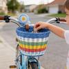 Dětský košík na kolo s vintage proutěným designem a zvonkem pro dětská cyklistická dobrodružství