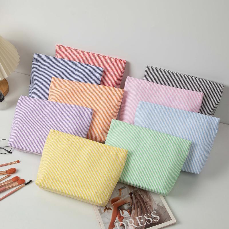 1 Pcs Seersucker Makeup Bag & Travel Pouch — Portable Toiletry Bag With Soft, Textured Striped Design