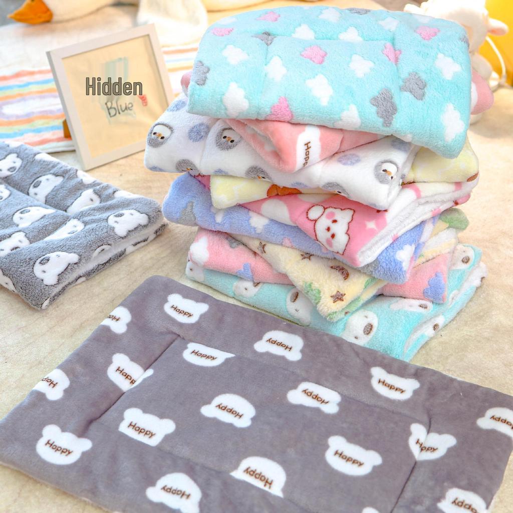 All-Season Universal Pet Cushion: Warm Dog Bed, Cat Sleeping Blanket