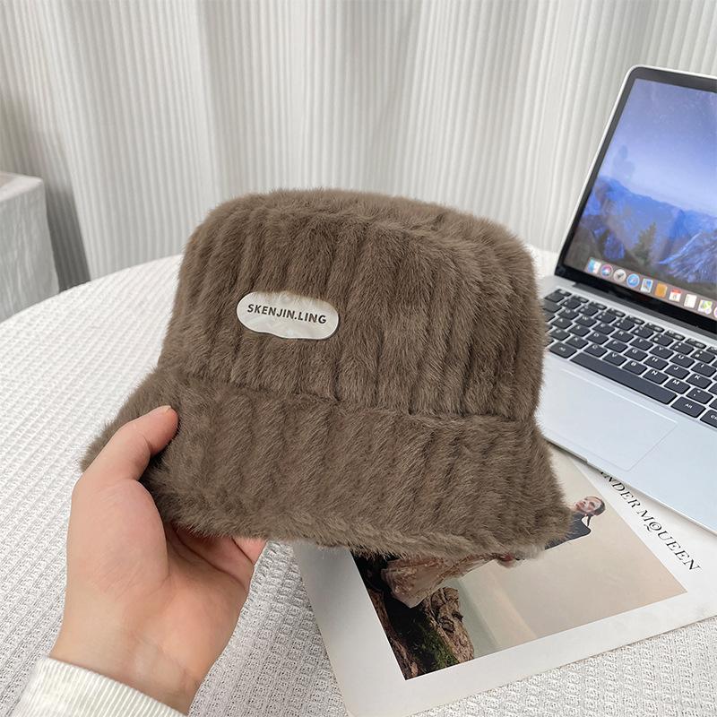 

Зимняя плюшевая шляпа-панама женская теплая утолщенная плюшевая шляпа модная универсальная защита ушей большой окружности головы шляпа-ведро шляпа-котелок (56-58cm)