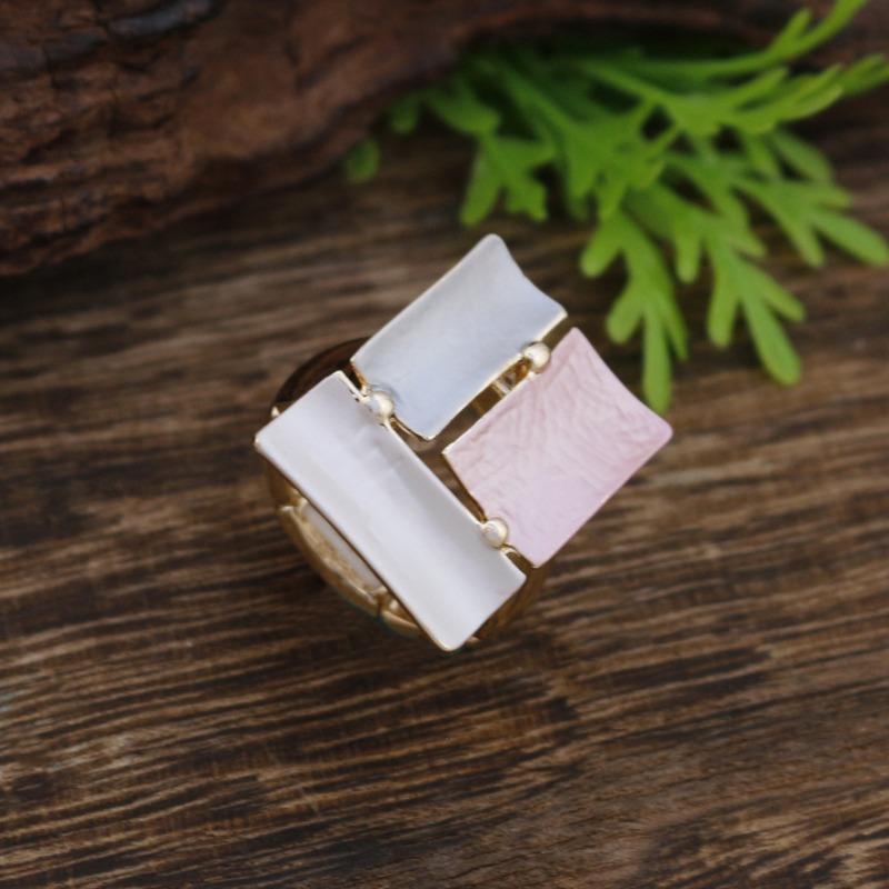 

Новый эмалевый цвет полый геометрический квадрат эластичное кольцо женское простое и универсальное квадратное кольцо