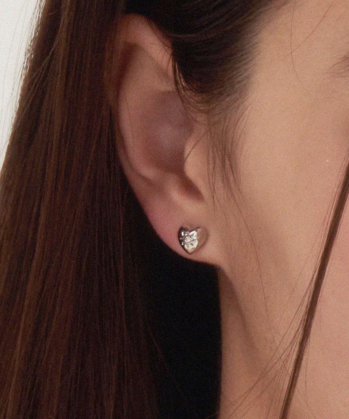 Noonoo Fingers 925 Sterling Silver Post Baby Heart Earrings