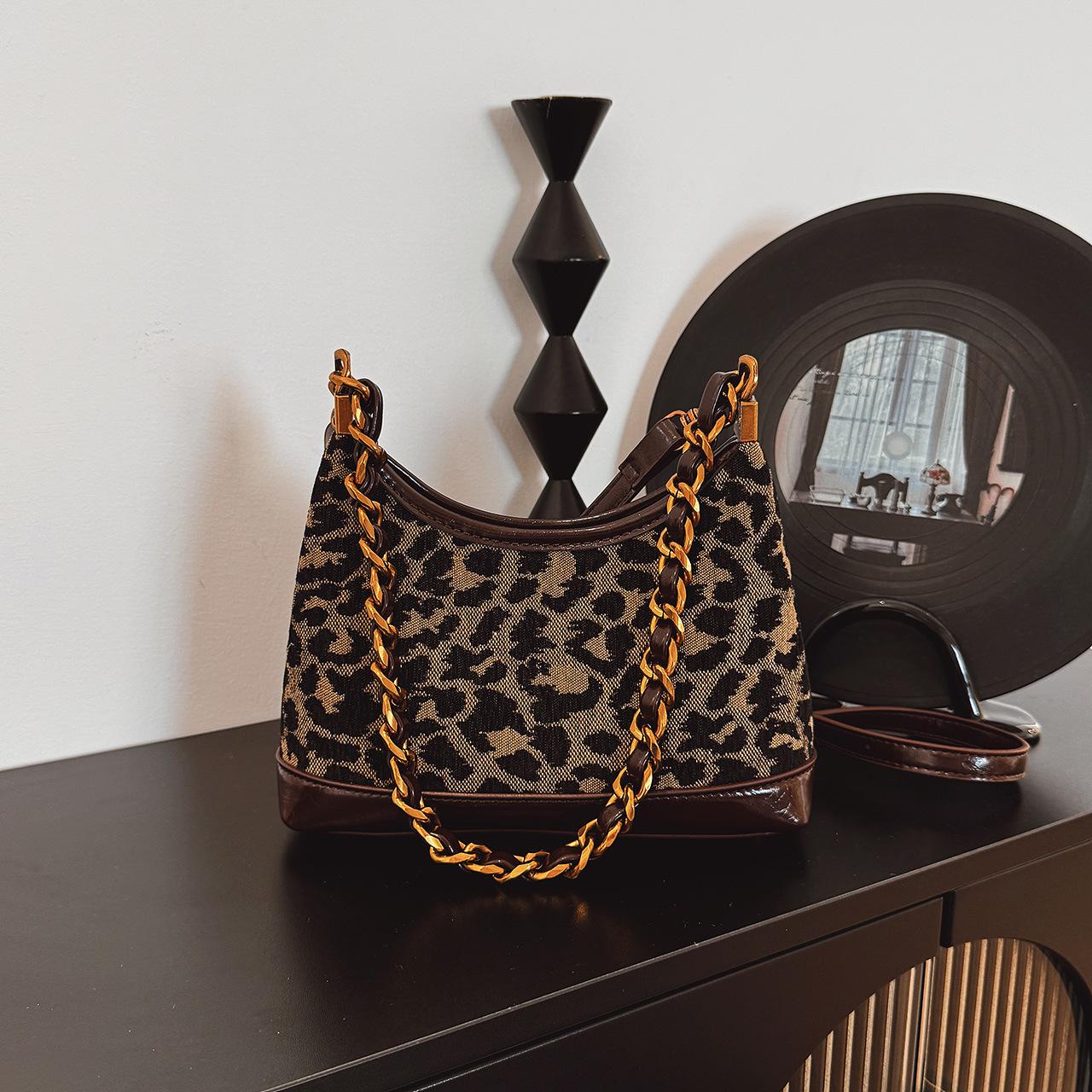 

Популярная ретро леопардовая маленькая сумка женская новая осенне-зимняя цепочка на плечо подмышку сумка для通勤 сумка-мессенджер