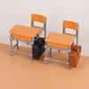 1 Set Klassenzimmer Miniatur Schreibtische Stühle Schultaschen Modell 1:12 Puppenhaus Dekor Spielzeug