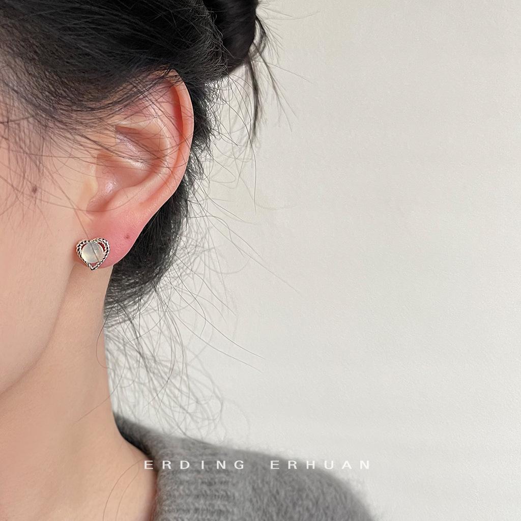 

Серьги-гвоздики с дизайном из белого агата sense love маленькие свежие мини-серьги sense с дизайном в виде сердца маленькие серьги с опалом