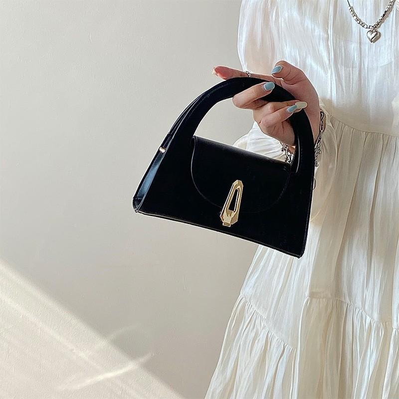 

2026 New Semi-round Bag Women s All-matching Commuting Retro Lock-up Handbag Trendy Niche Design High-end Cross-body trumpet