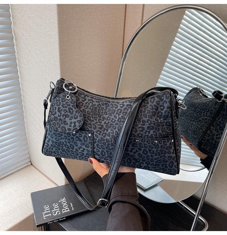 

Niche design 2025 summer new armpit bag women s fashion versatile shoulder bag simple trend messenger bag