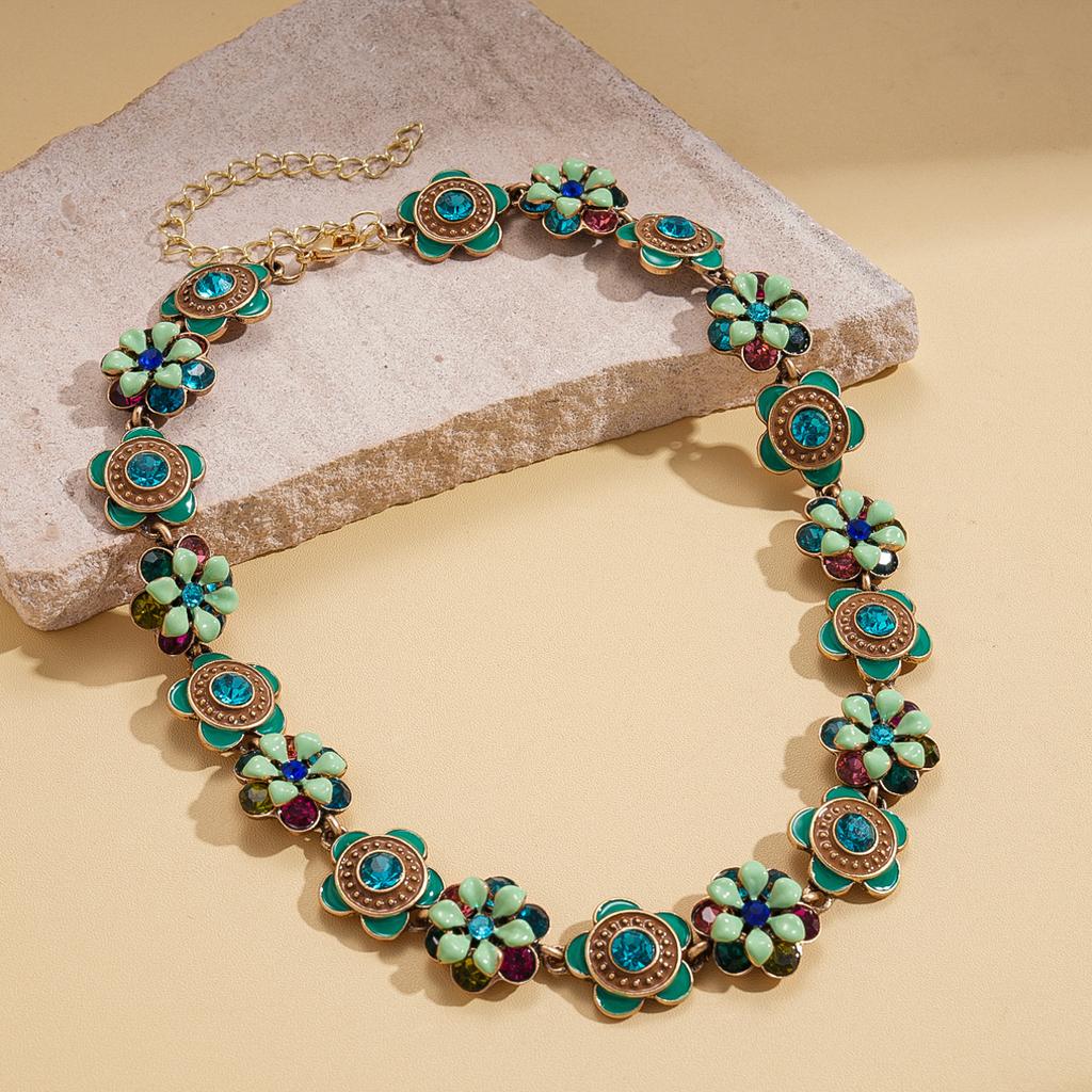 European and American Heavy Industry Diamond Dripping Flower Bracelet Necklace Retro Court Style Collarbone Chain Niche Necklace 