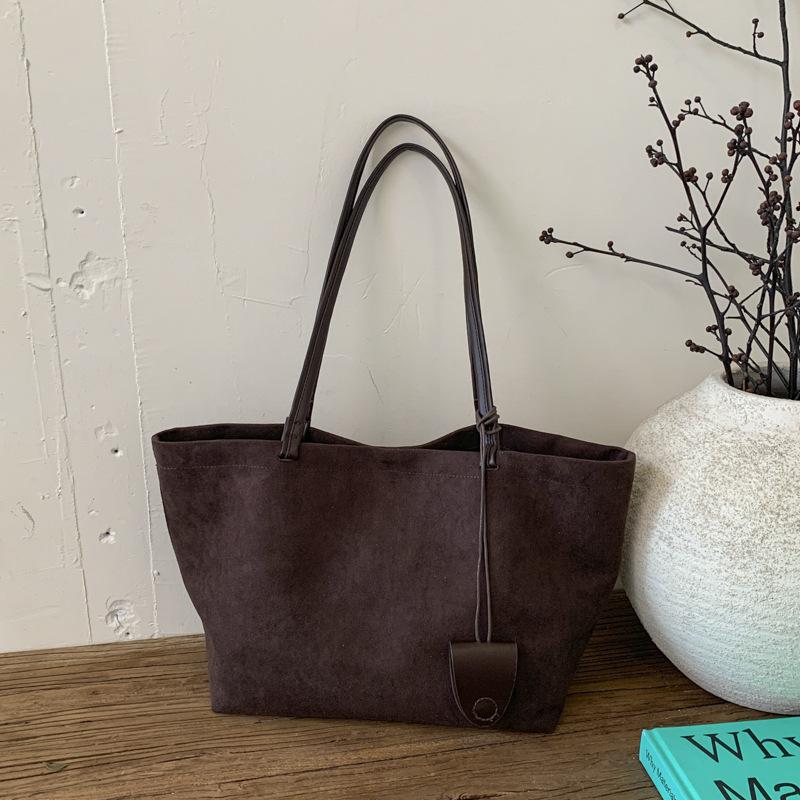 Tote bag women's large capacity 2025 new autumn and winter versatile casual matte retro shoulder underarm work commuter bag