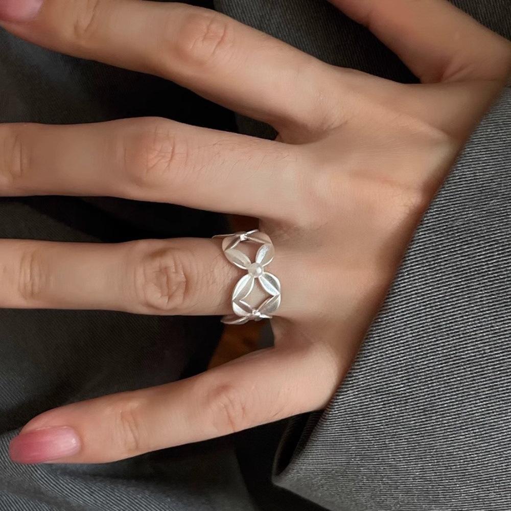 Xiaohongshu S925 Sterling Silver Women's Luxury Ring - Niche Design, Non-Fade Index Finger Fashion.