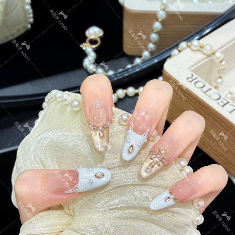 L28 French Luxury Design: Elegant Long Wearable Nails XS (Long Oval)