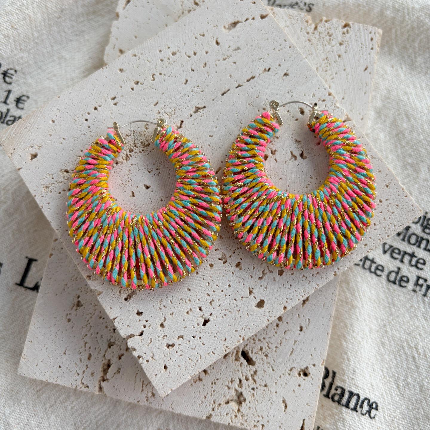 2025 Цветные плетеные серьги: Игла из серебра 925 пробы, Нишевый дизайн, Легкая роскошь, Ретро-стиль Европы и Америки.