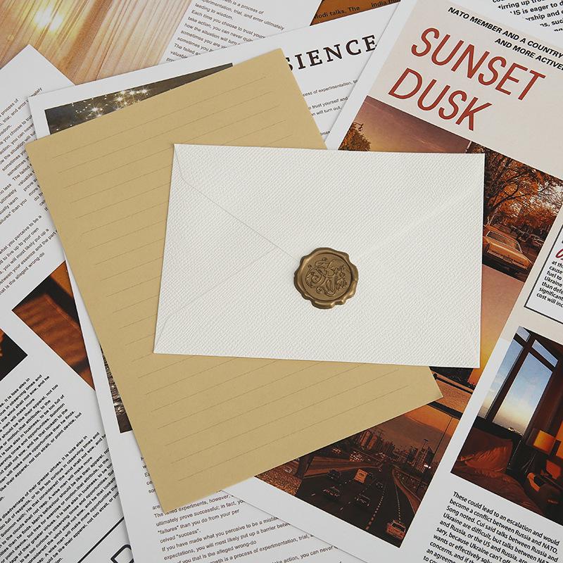 Retro Linen Texture Love Letter Set: Western Style Triangular Envelopes with Specialty Storage
