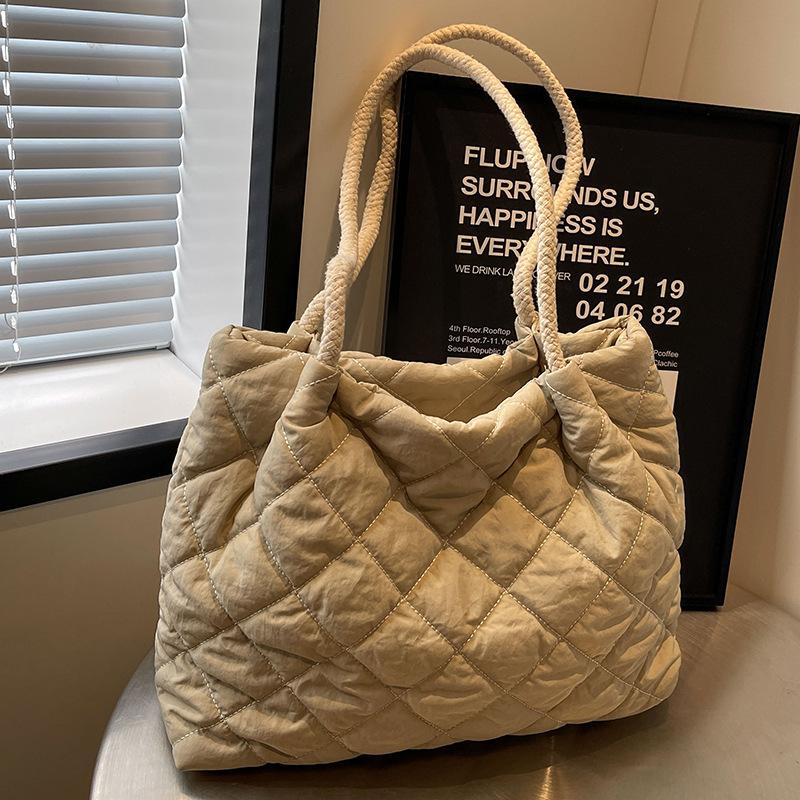 

Нейлонова тканинна сумка жіноча великої місткості 2024 нова універсальна сумка через плече тканинна сумка ромб Преміальна міська сумка