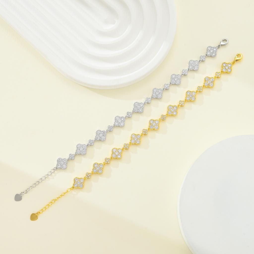 Full Diamond Four Leaf Grass Zircon Bracelet, Women's High end, Light Luxury, Versatile, and Unique Ornament