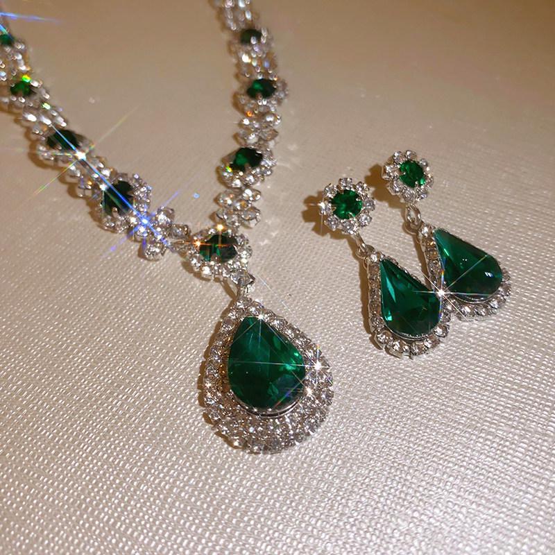 Retro Court Rhinestone Water Drop Earring & Necklace Set with Geometric Design - Elegant High-End Clavicle Chain for Women