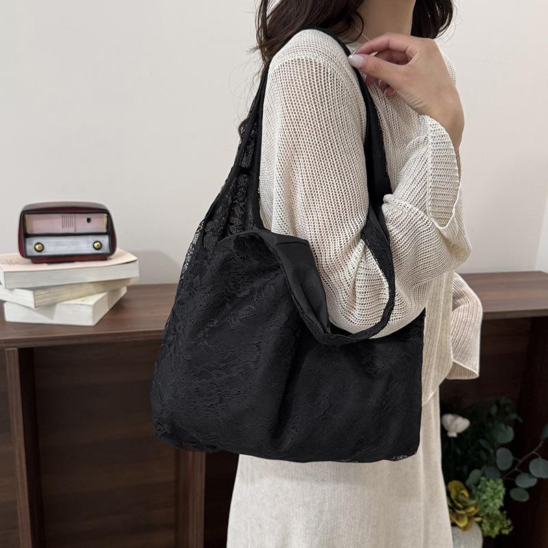 Large-capacity Tote Bag with Fashionable Texture, Single-shoulder Design, Suitable for Office Commuters
