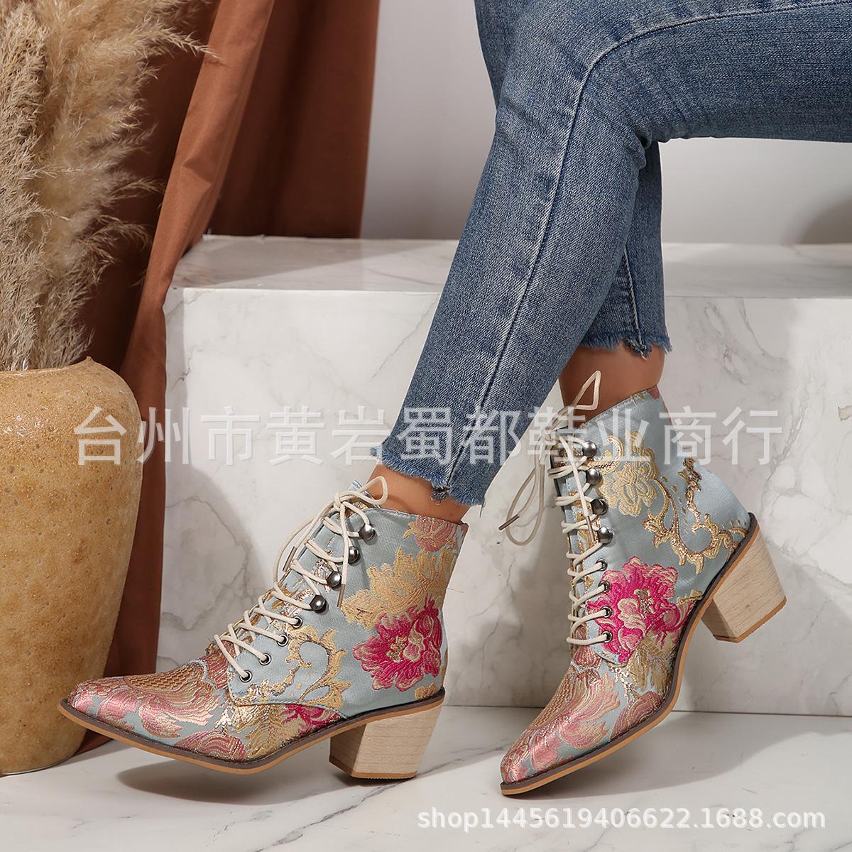

European and American foreign trade large size thick heel pointed high heel embroidered Martin boots women s autumn and winter 2025 new embroide 43 світло-синій колір