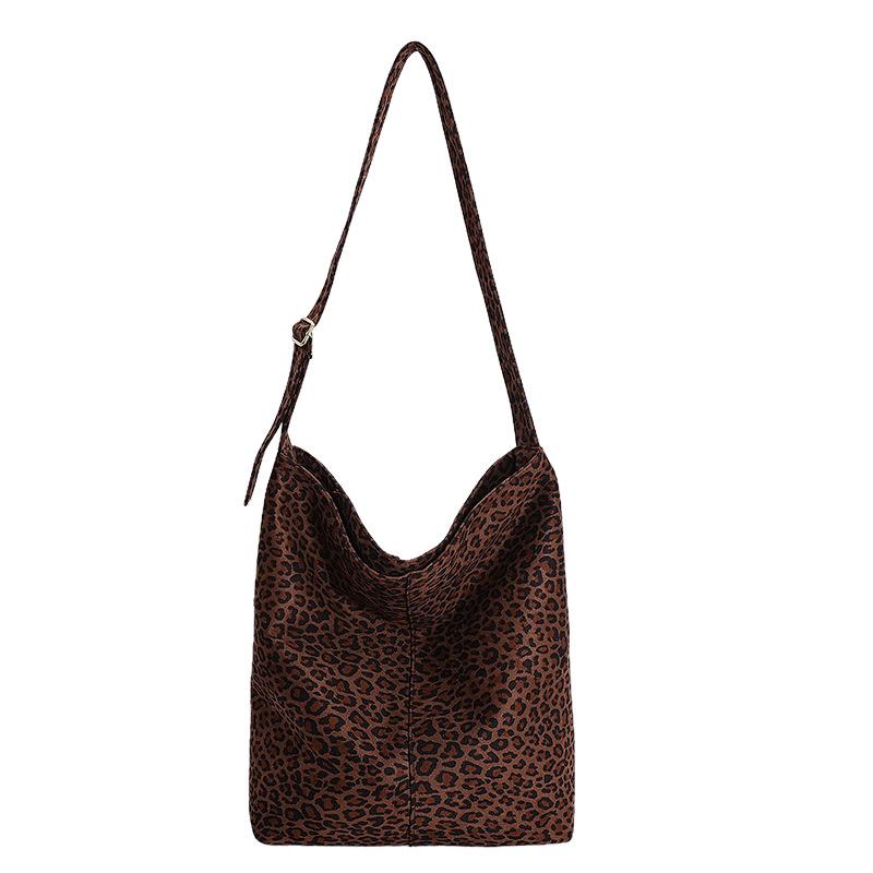 

Bag women s 2025 new autumn and winter high-end matte large-capacity bucket bag commuter tote bag shoulder messenger bag цветной печати леопарда
