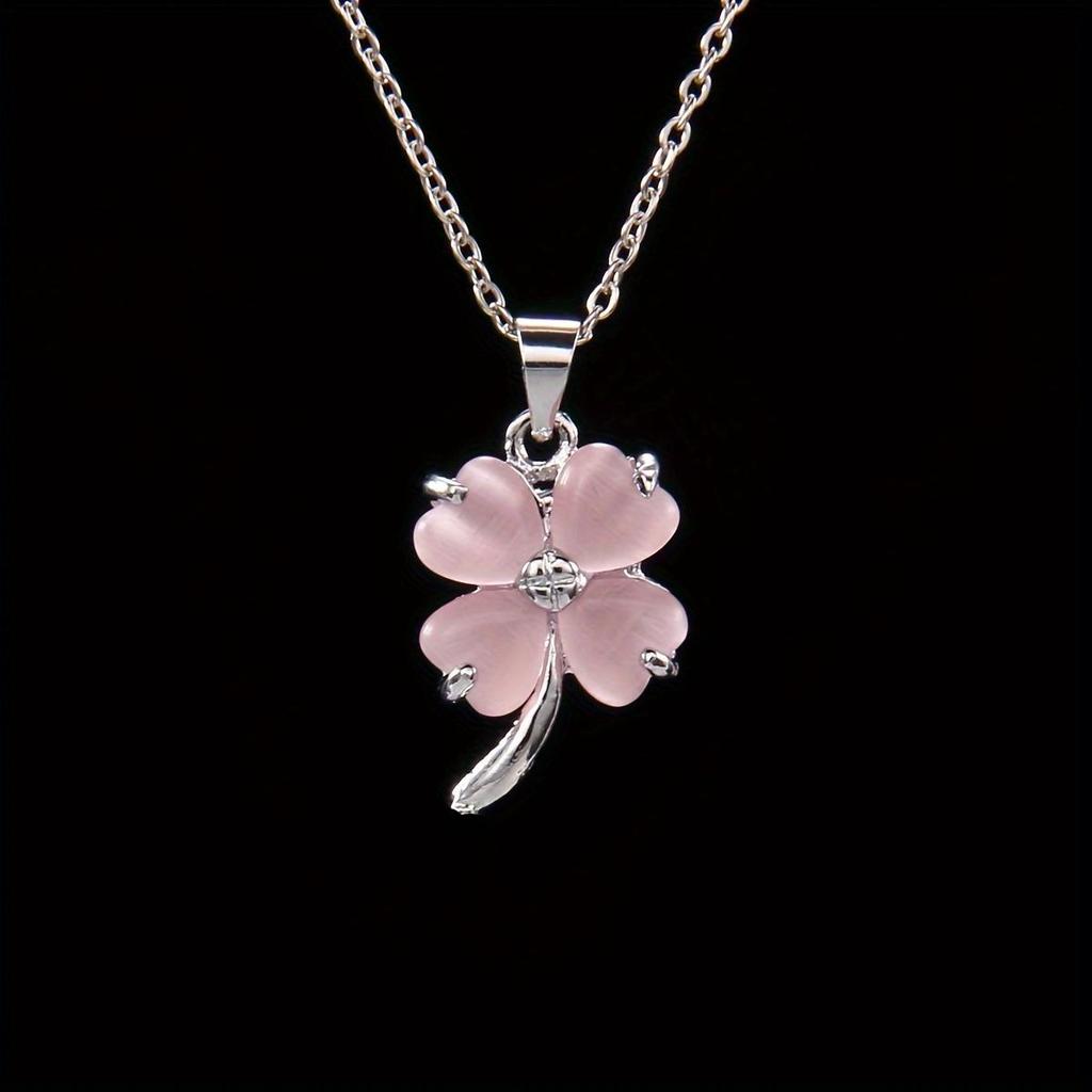Classic and Fashionable Four Leaf Clover Necklace with Collarbone Chain, the Best Gift for Girls