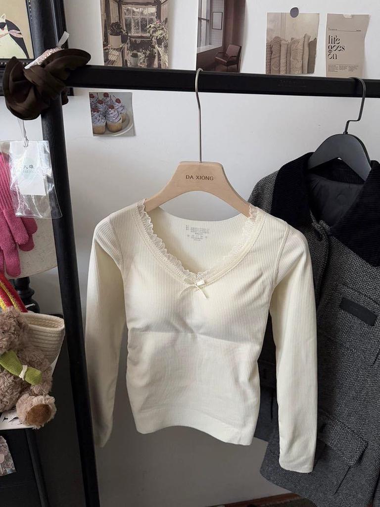 Women's Velvet Lace Base Layer Shirt - White V-neck Long Sleeve Top with Built-in Bra Pads for Autumn/Winter