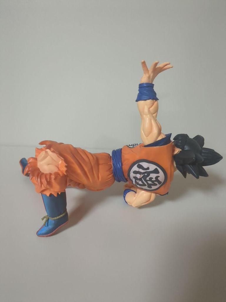 [USED] Dragon Ball Son Goku figure with bonus Vegeta figure (no base)