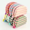 Gestreifte Muschel Kosmetiktasche Canvas Reise Make-up Organizer Tragbare Niedliche Make-up Tasche mit Pompoms für Frauen Mädchen Toilettenartikel