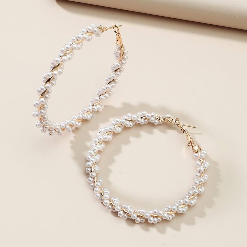 Elegant Retro Style Hoop Earrings Luxury Temperament Faux Pearl Circle Earrings For Women Unique New Design Ear Buckles Jewelry