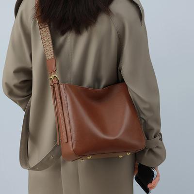 Bucket Bag 2025 Autumn Winter New Crossbody Women's Bag Genuine Leather Large Capacity High-end Commuter Bag Versatile Bags