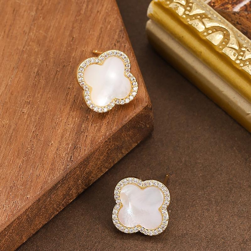 Four-leaf Clover Earrings Elegant and Exquisite Super Sparkly Natural Shell Earrings Versatile and Minimalist Earrings for Women