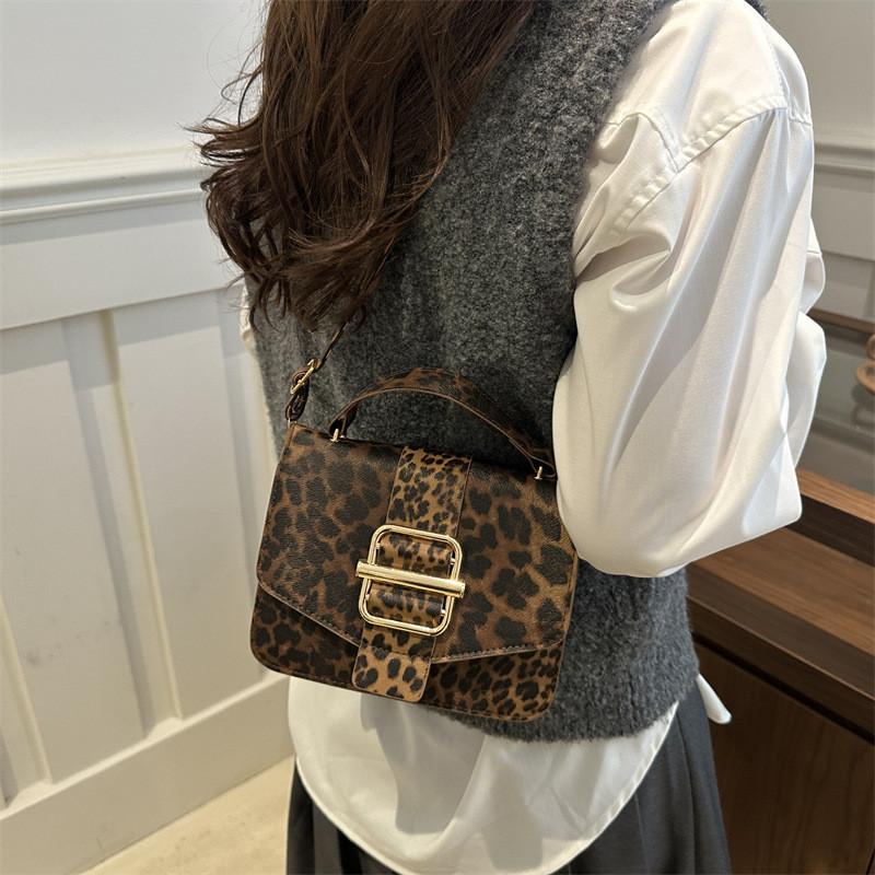 Modische Ein-Schulter-Tasche für Damen Schicker Minimalistischer Stil Mit Stilvollem Pu-Material
