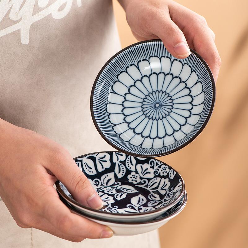 Japanese Creative Ceramic Round Dish Sushi Wasabi Underglaze Colored Floral Seasoning Sauce Dish Commercial Dish