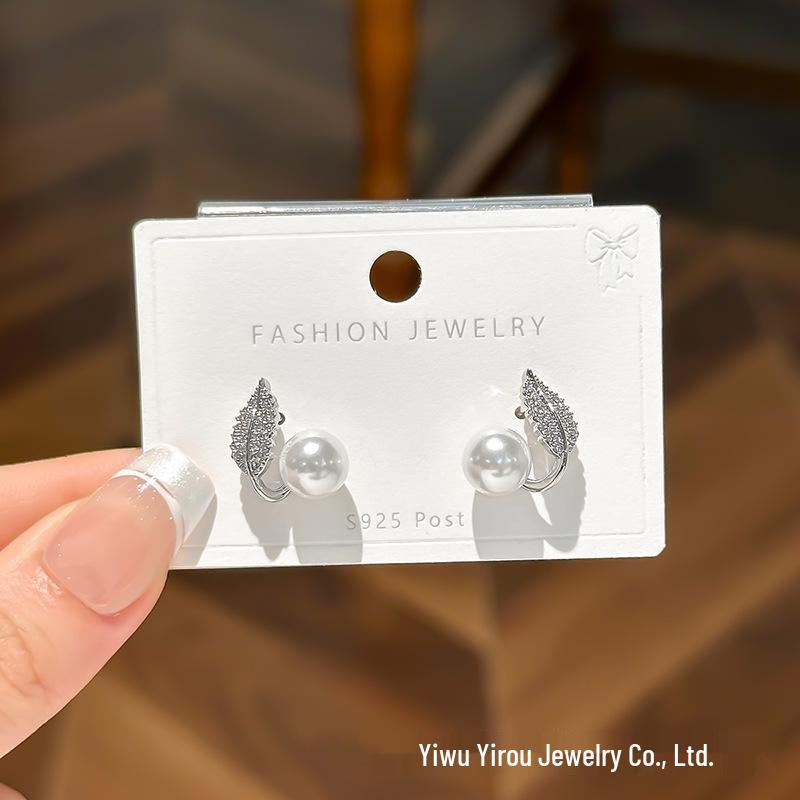 Exquisite French Pearl Leaf Stud Earrings: Elegant & Luxurious Retro Design
