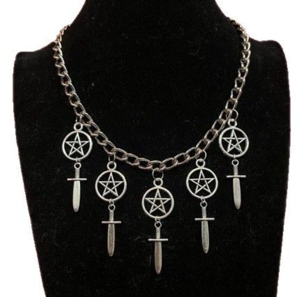 Trendige Gothic Silber Farbe Ausgeschnittenes Fünfzackiger Stern Symbol Kreuzschwert Multi-Anhänger Quaste Halskette für Frauen Schmuck