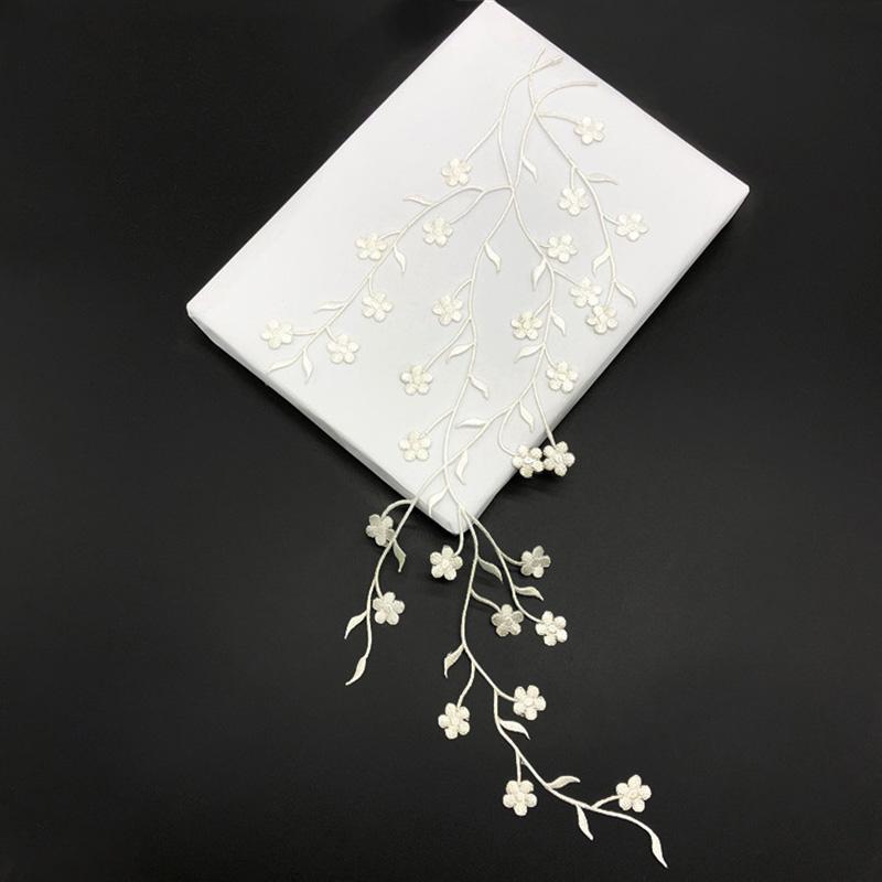 

1 шт. Цветочная наклейка на одежду, приутюживаемая аппликация, нашивка DIY, термофиксация, 47 см, цветок сливы, красивые вышитые нашивки, ципао белый