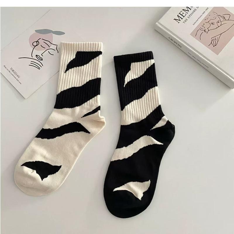 Autumn and Winter Trendy Socks, Personalized AB Student Couple Sports Socks, Asymmetrical Long Socks for Men and Women