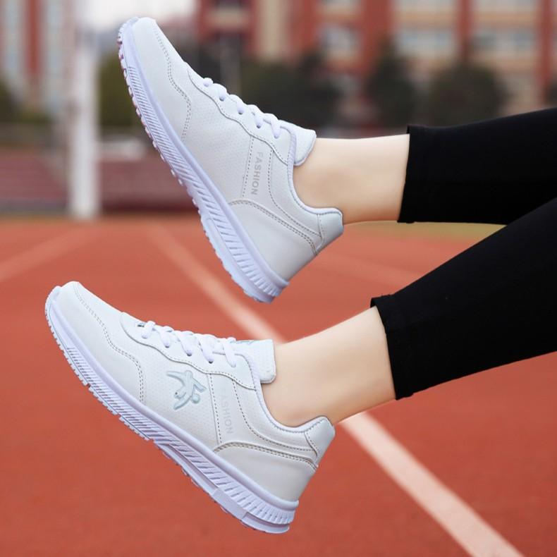 New leather waterproof autumn and winter sports shoes soft sole non-slip mother fitness dancing shoes