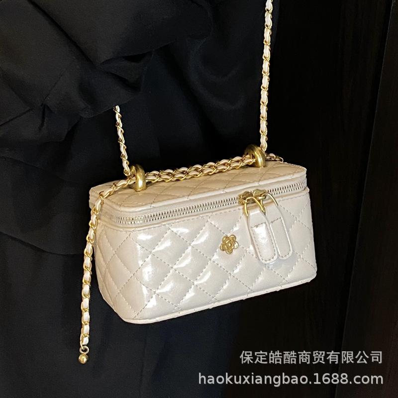 Rhombus embroidery thread bag women's 2025 new spring and summer versatile chain messenger bag fashion super fire box small square bag