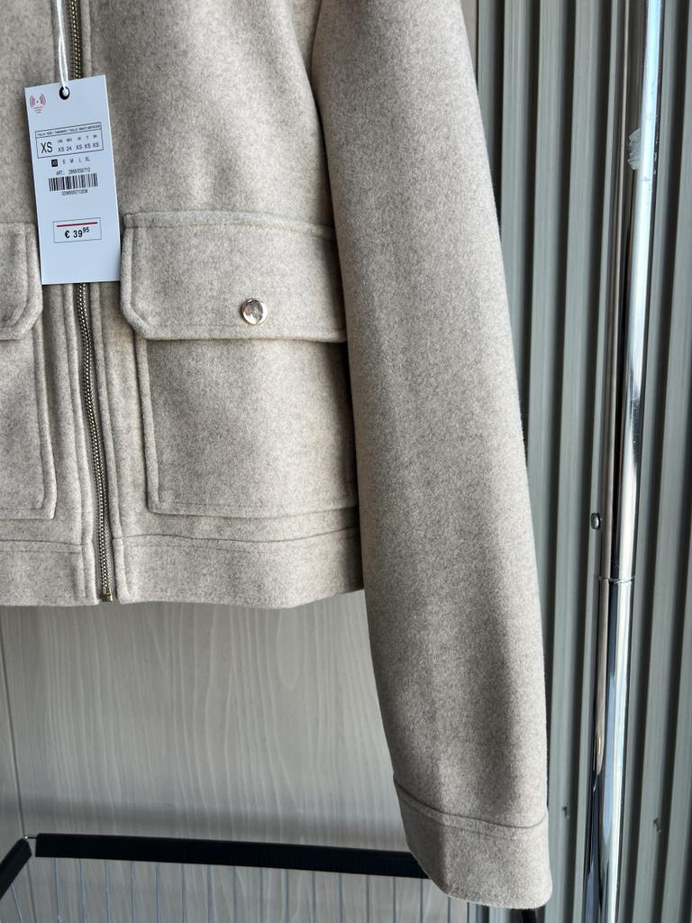 Women's Soft Zip-up Jacket Autumn/Winter Collection Lapel Solid Color Pocket Trim and Long Sleeve Short Jacket