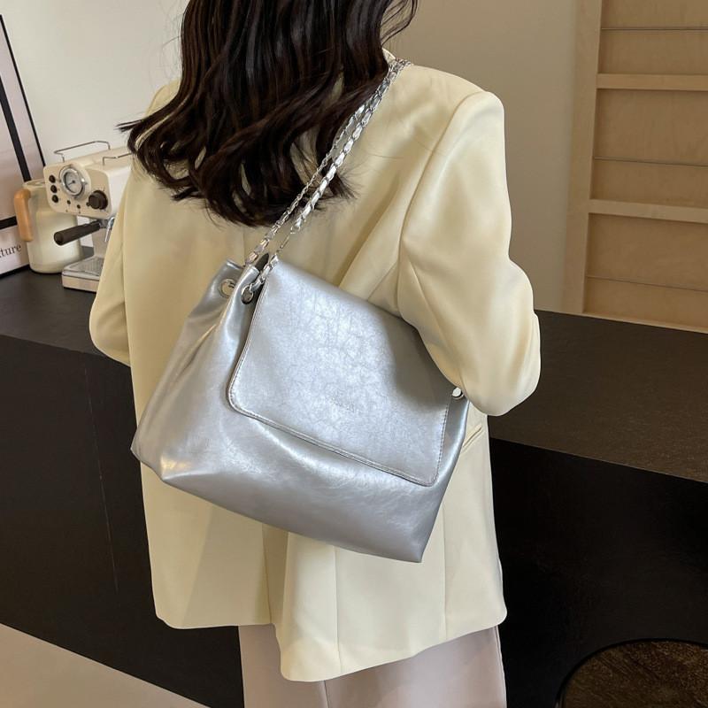 Chic Retro Large Capacity Tote Bag For Women 2024 Fashionable Casual Stylish Daily Shoulder Bag