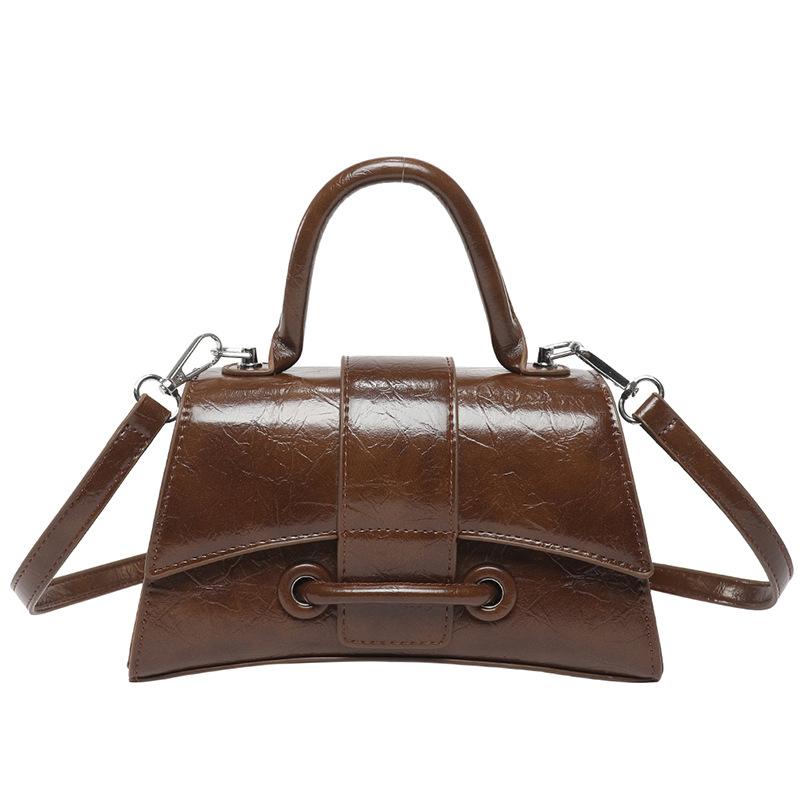 

This year, it is popular, simple, trendy and cool, high-end texture, portable small square bag, niche design, versatile commuter messenger bag, femal