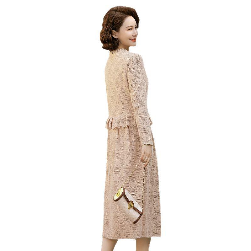 Elegantní a osvěžující krajkové šaty pro ženy středního věku