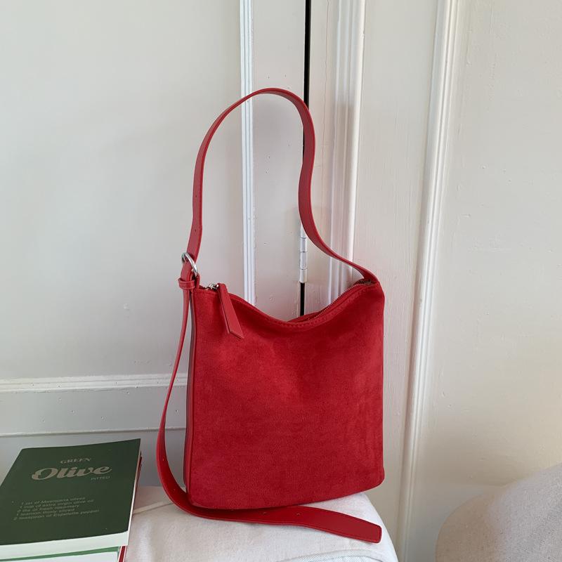 Large Capacity Bag Women's 2025 New Trendy Fashion Retro Shoulder Bag High Sense Commuter Bucket Bag Messenger Bag