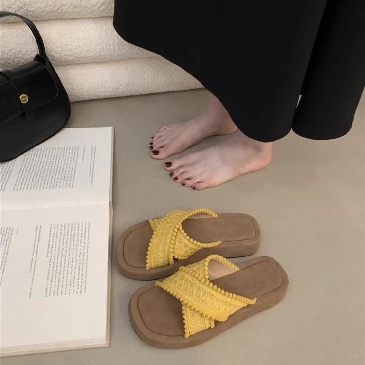 Thick-bottomed woven fringed cross-strapped slippers for women's summer wear 2025 new vacation bohemian cool slippers for women