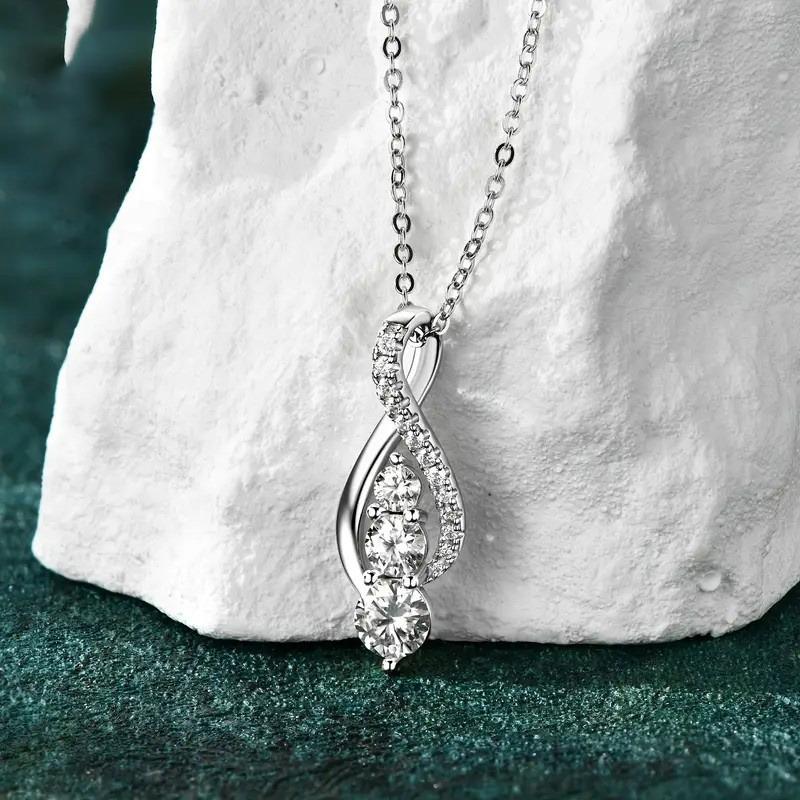 

1-piece Exquisite Sparkling Inlaid Zircon Pendant Necklace, Women s Fashionable and Trendy Banquet Party Zircon Gift